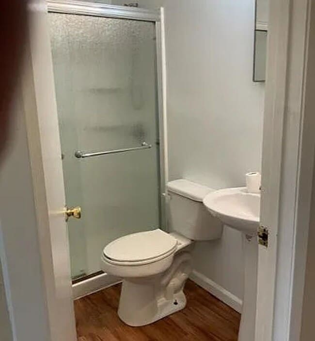 Building Photo - Knoxville 37930 - 3 bedroom, 1 bath home - Contact Howard Grower (865) 705-0969