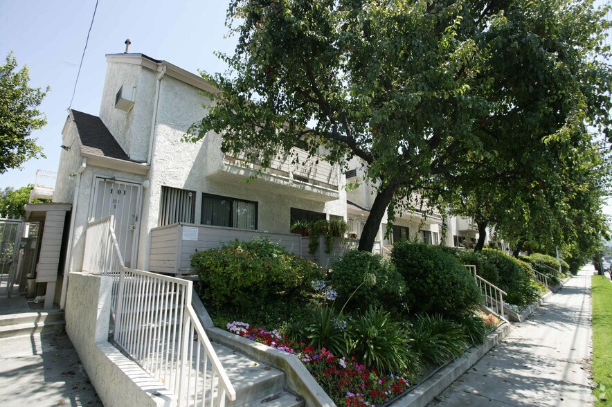 Building Photo - 4934 Coldwater Canyon Ave