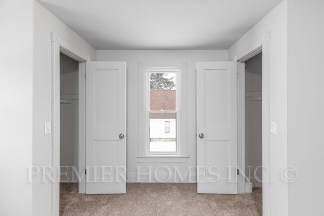 Building Photo - Charming 3BR, Two-Story Home in Canton, OH