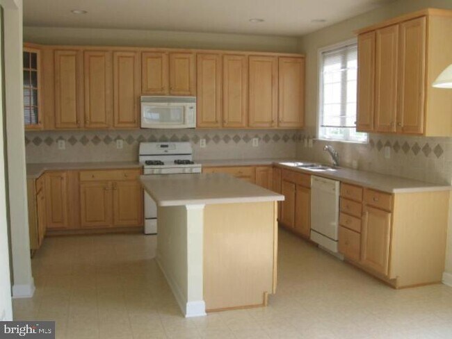 Building Photo - 4207 Talon Dr