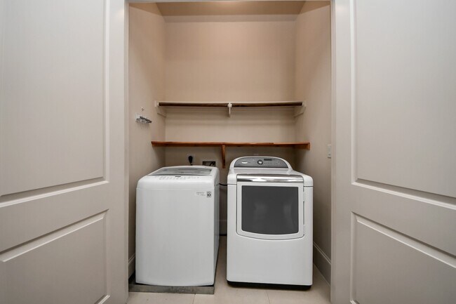 Building Photo - 2061 Fannin Station N