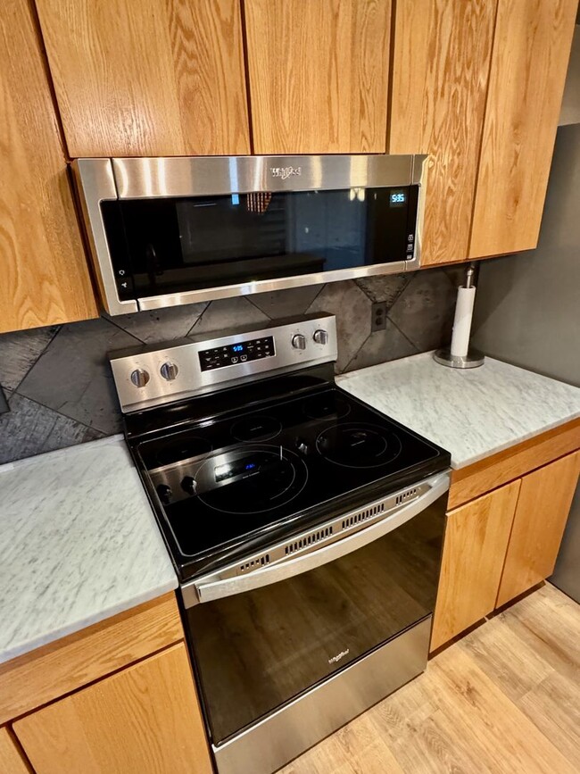 Building Photo - Renovated 3BR/2BA in North Beach Condos on...