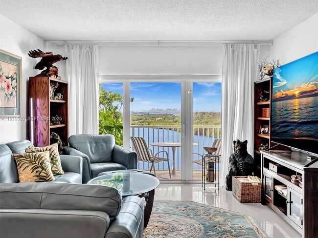 Building Photo - 300 Bayview Dr