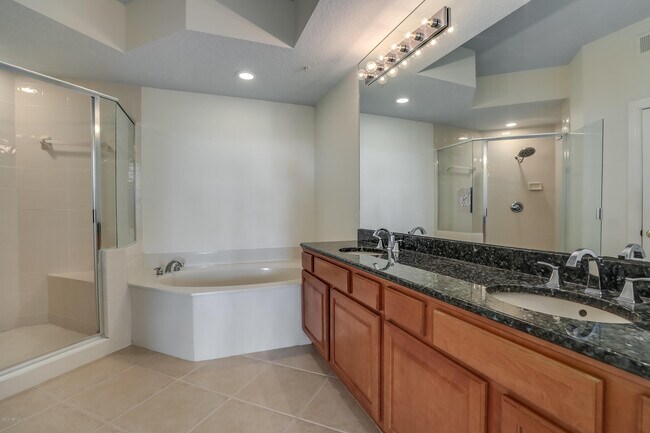Building Photo - 215 S Ocean Grande Dr