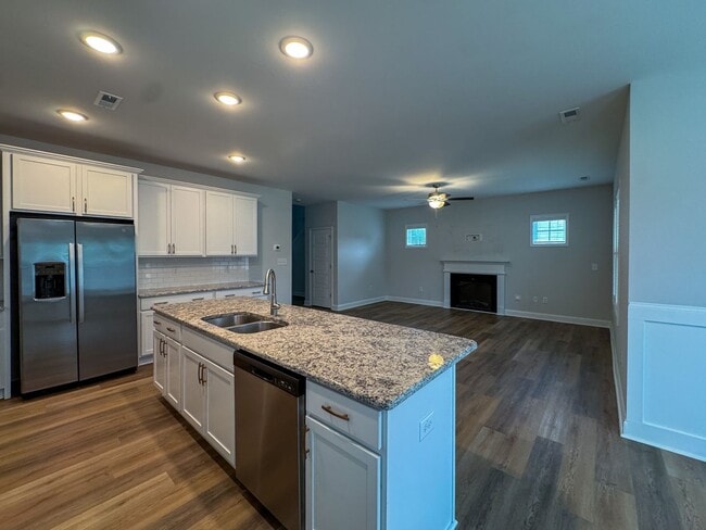 Building Photo - Beautiful 3 Bed 2.5 Bath Home in Raeford