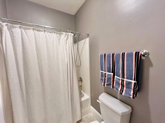 Building Photo - Gorgeous Custom Built 4BD, 3BA Holly Springs Home with Home Gym Setup and Fenced In Yard