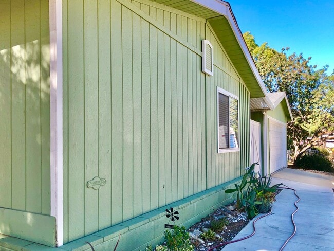 Building Photo - Awesome Updated Single Story in The Darling "Farm" Community of Wildomar, Close to Everything, bu...