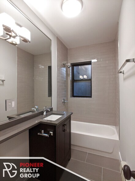 Building Photo - 709 W Brompton Ave