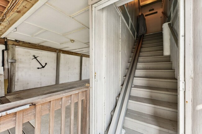 Building Photo - 1032 N Fletcher Ave