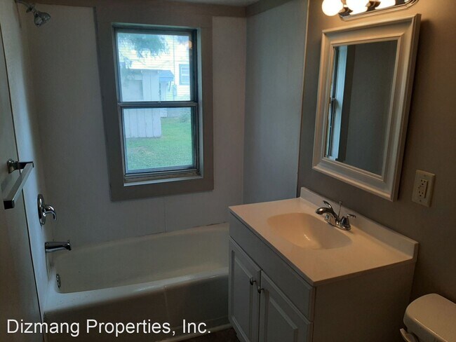 Building Photo - 3 br, 1 bath House - 626 W Lynn St.