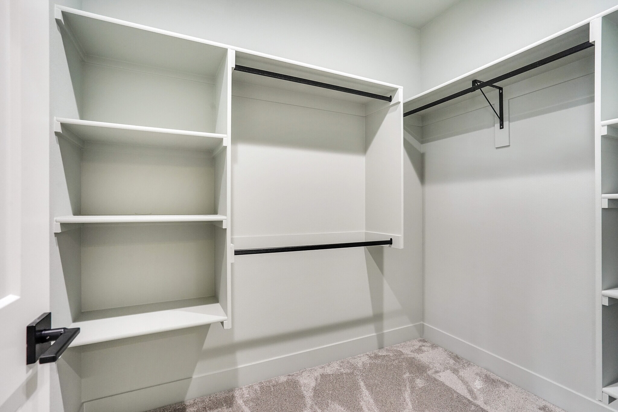 Building Photo - 1132 Thunderbird Ave S