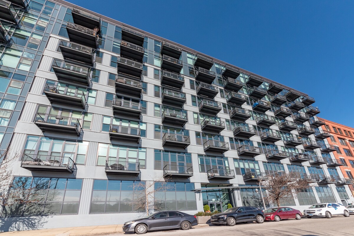 Building Photo - 1224 W Van Buren St