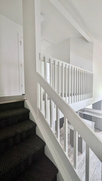 Building Photo - 2929 Ross Dr