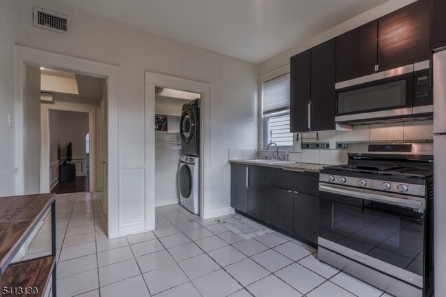 Building Photo - 172 Goldsmith Ave