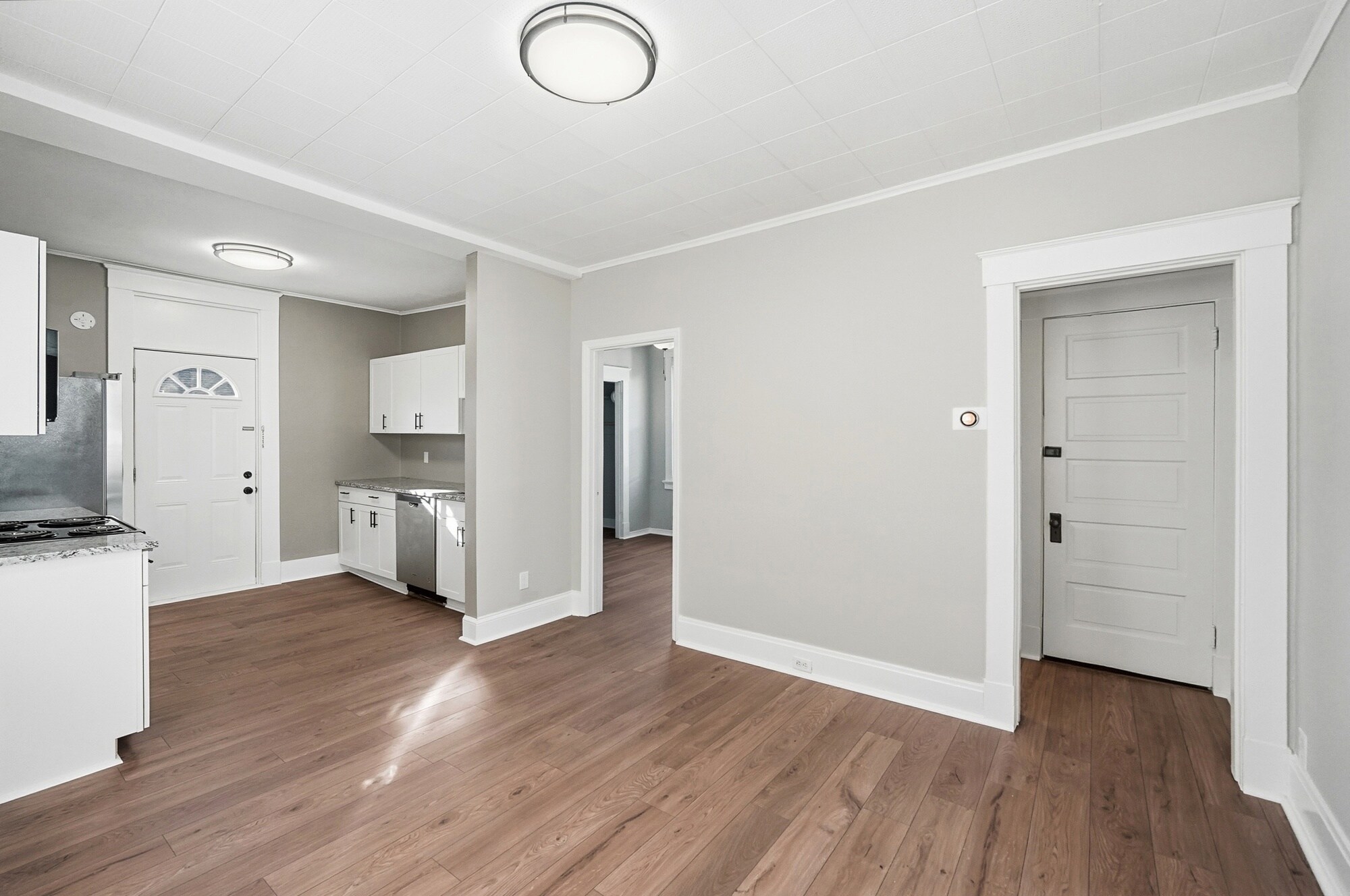 Building Photo - 2905 Robertson Ave