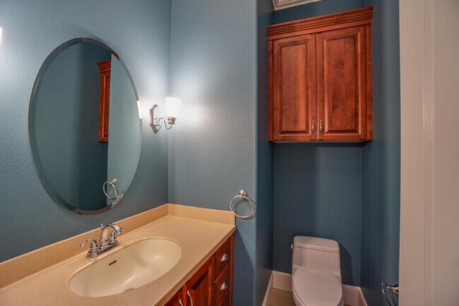 Building Photo - FOUR BEDROOM HOUSE IN LACAMAS SHORES WINTE...