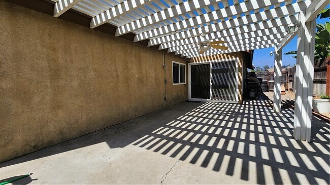 Building Photo - 538 E Banyan St