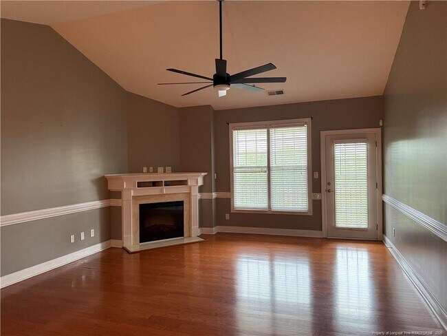 Building Photo - 208 Fountainhead Ln