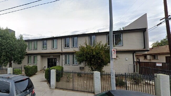 Primary Photo - 14037 Oxnard St