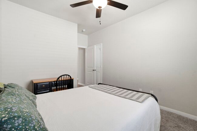 Building Photo - 1318 Kingsgate Dr