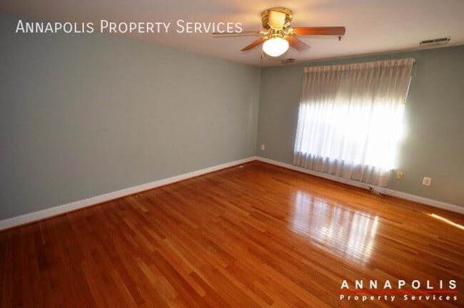 Building Photo - 828 Stonehurst Ct