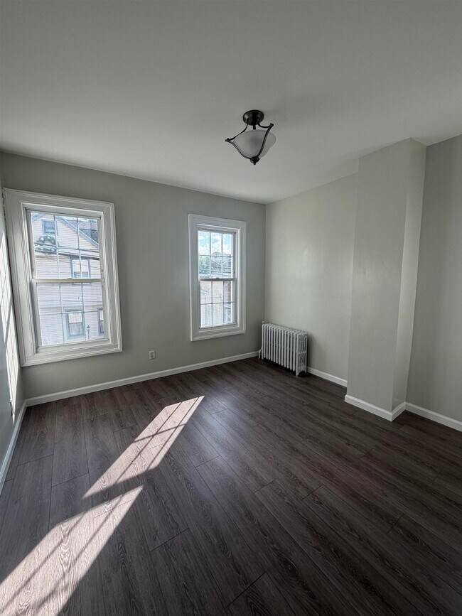 Building Photo - 1410 37th St