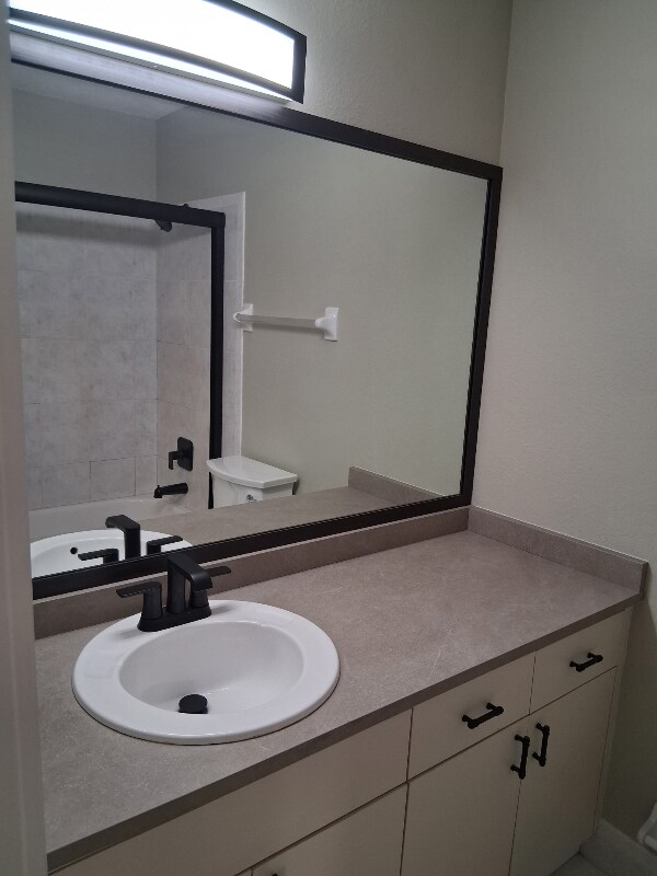 Building Photo - 308 Banana St