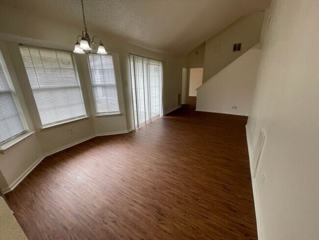 Building Photo - Beautiful 2 Story Updated Home in Grand Prairie