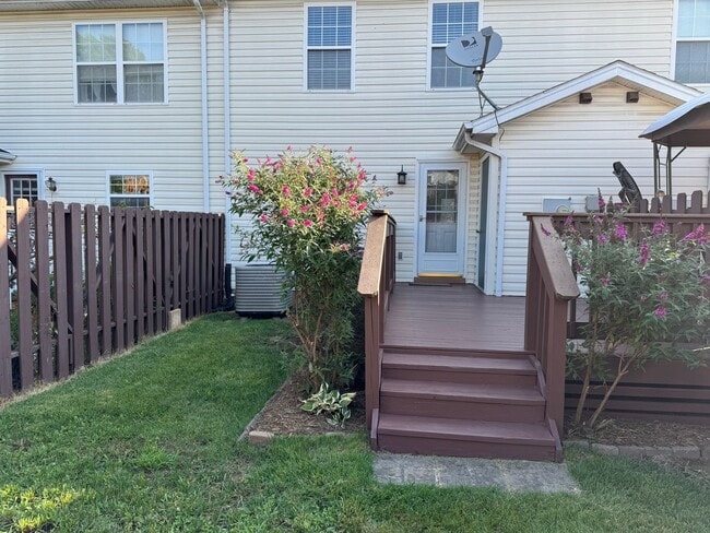 Building Photo - Immaculate Stonewall Heights Townhome!