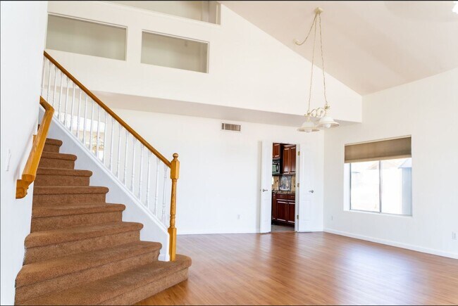Building Photo - Stunning 4 Bedroom/2.5 Bath Home In Phoeni...