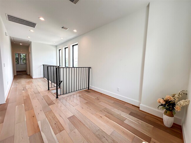 Building Photo - 1735a Moritz Dr