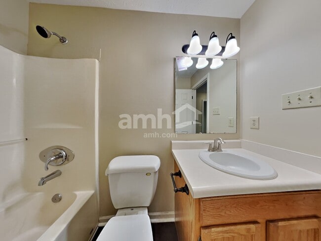 Building Photo - 710 Gatewood Dr