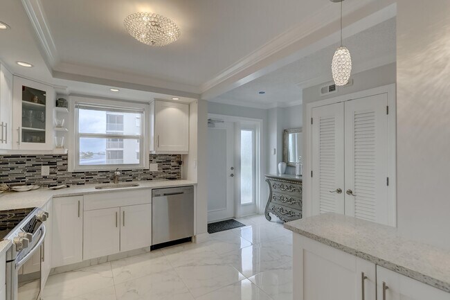 Building Photo - 3114 S Ocean Blvd