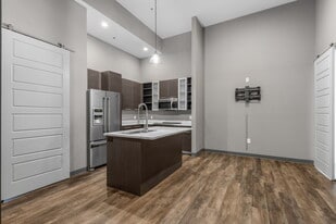 Building Photo - 901 9th St