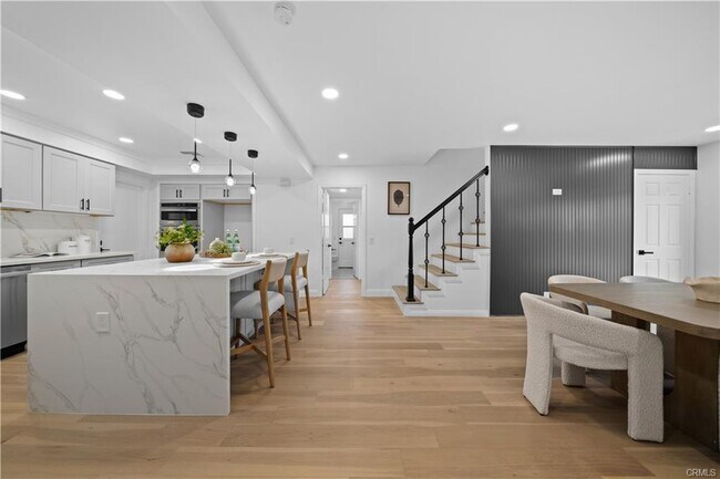 Building Photo - 553 Sturgeon Dr