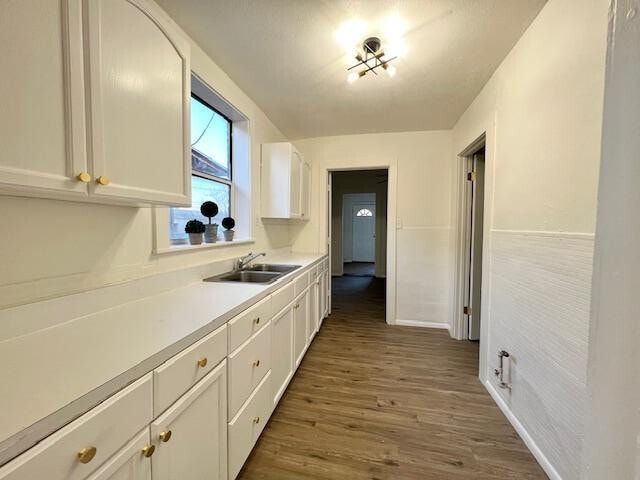 Building Photo - 938 E 12th St