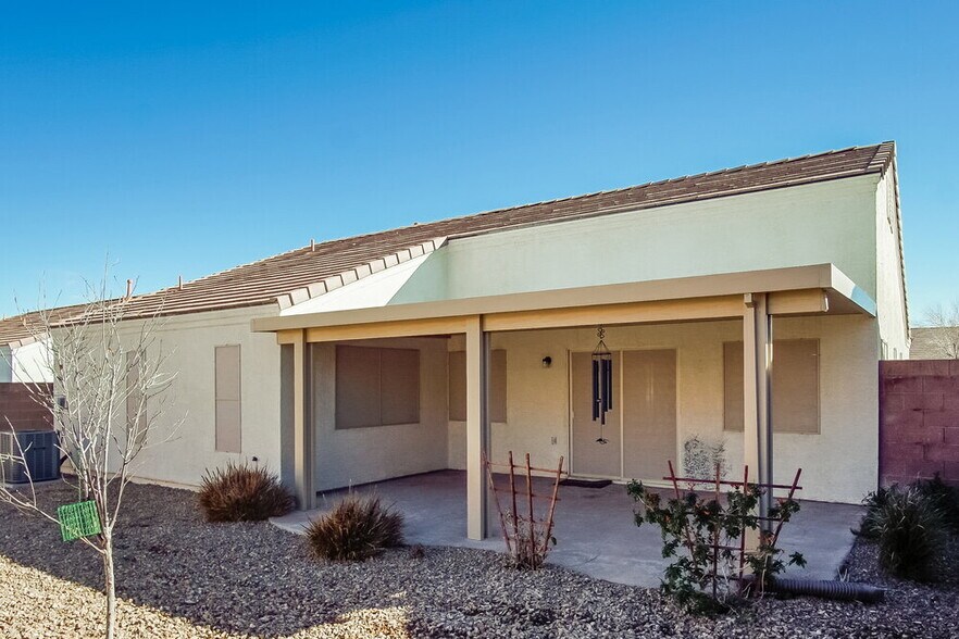 Building Photo - 5353 Greta Garbo St