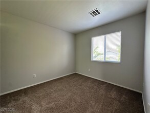 Building Photo - 2637 Heathrow St