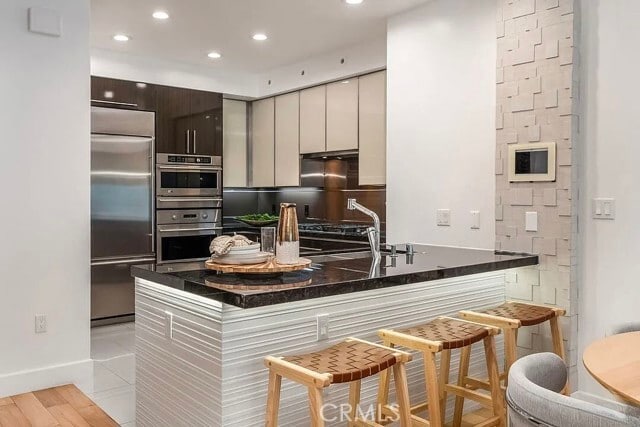 Building Photo - 1318 S Roxbury Dr