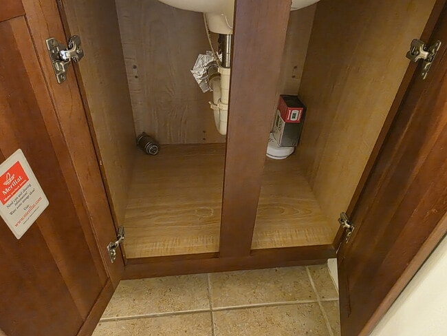 Building Photo - Spacious 4-Bedroom Home for Rent in Kings ...