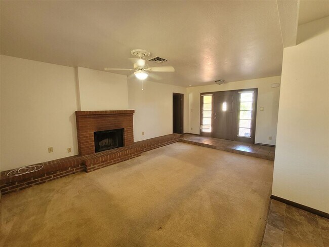 Building Photo - 1340 W 19th St