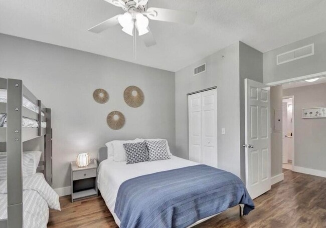 Building Photo - 804 E Windward Way