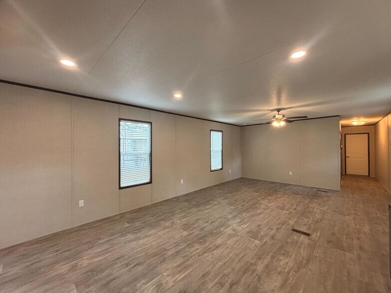 Building Photo - 127 Peggy St