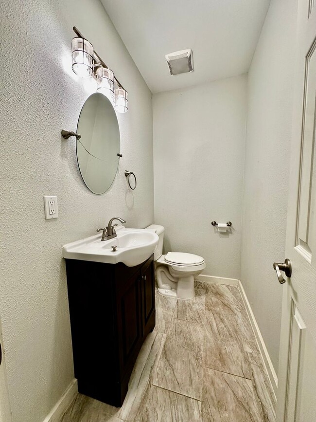 Building Photo - Cozy Cottage in Kerrville