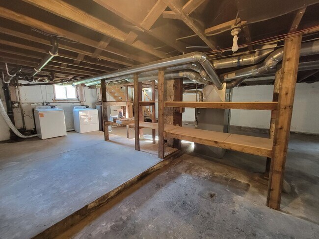 Building Photo - Don’t Miss This! Spacious 2 Bed, 2 Bath in North Portland