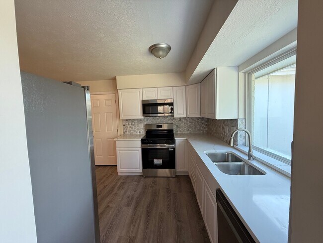 Building Photo - 3527 Cotillion Dr