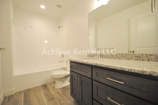 Building Photo - 360 E 2075 N