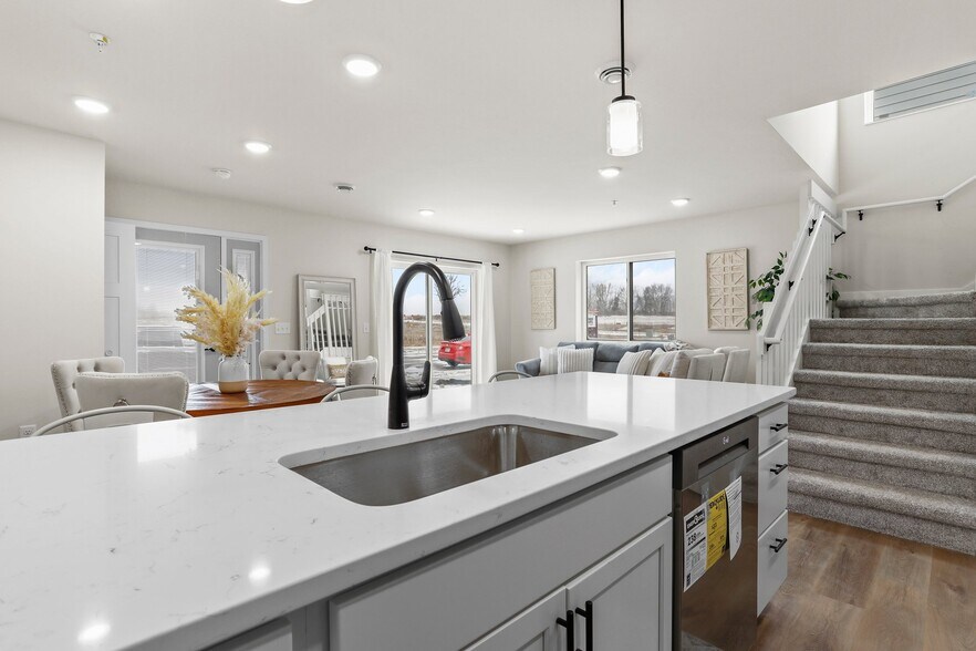 Building Photo - 928 Canter Dr