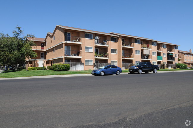 Building Photo - Courtside Towers Apartments