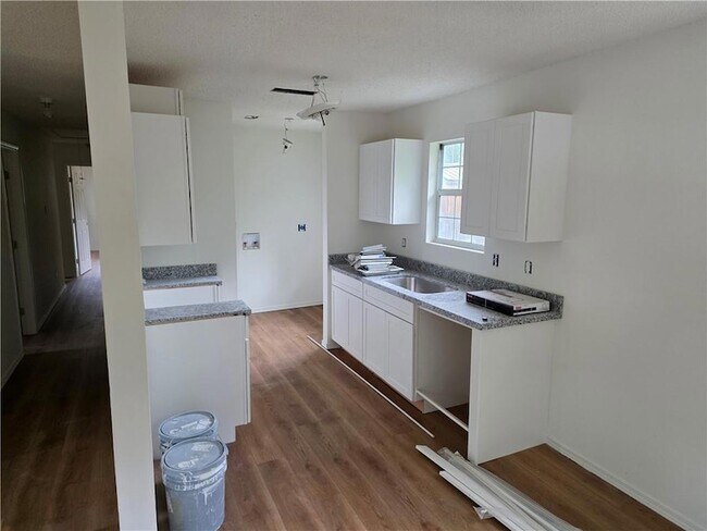 Building Photo - 72475 Jasmine St